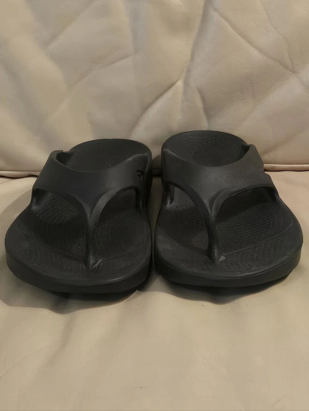 Oofos Men's Black Recovery Flip Flops Men's 9 Women's 11